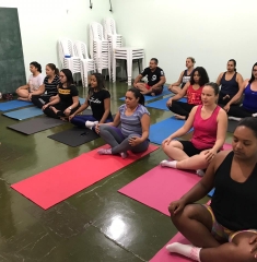 Grupo Vida Leve participa de aula de Yoga